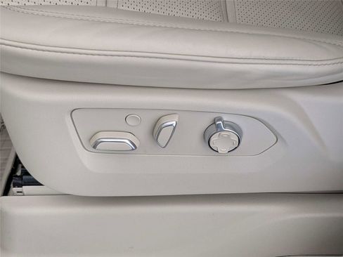 Used 2025 Cadillac Escalade Sport Platinum w/ LPO, Floor Liner Package AWD/4WD image 15