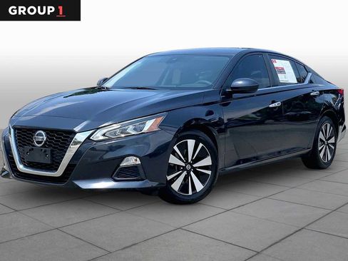 Used 2021 Nissan Altima 2.5 SV FWD image 1