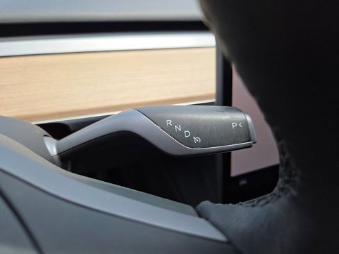Used 2024 Tesla Model Y 2WD image 27