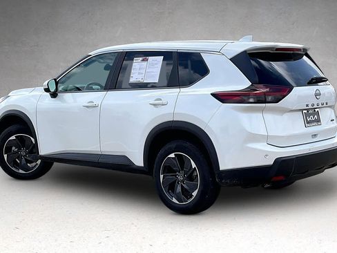 Used 2025 Nissan Rogue SV AWD/4WD image 4