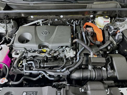 Used 2025 Toyota RAV4 XLE image 31