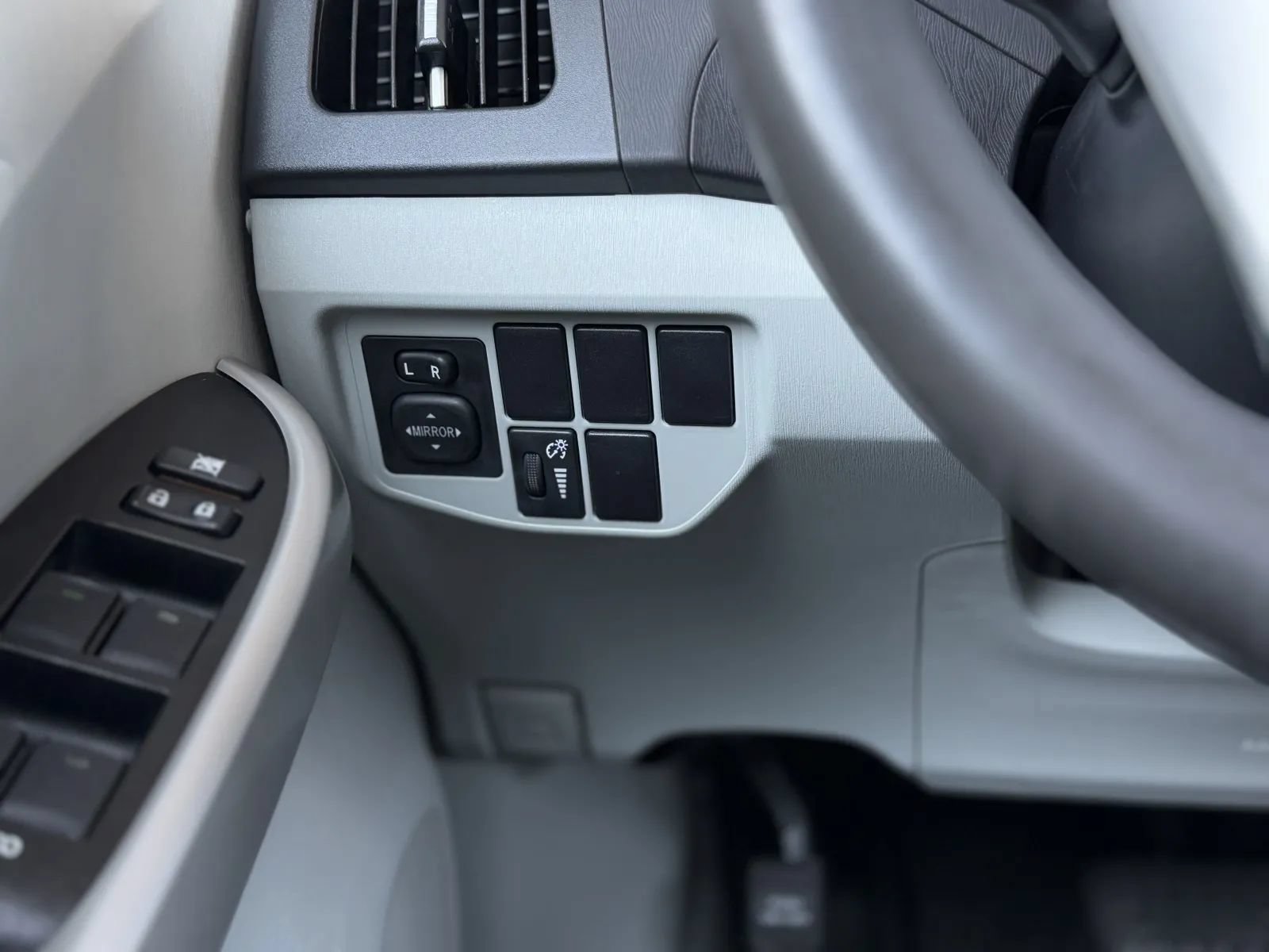 Used 2014 Toyota Prius Two FWD image 24