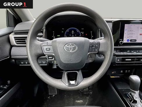 Used 2025 Toyota Camry LE FWD image 6