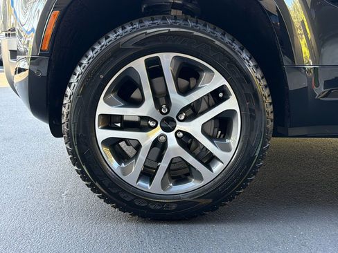 New 2026 Land Rover Defender 130 X-Dynamic SE AWD/4WD image 13