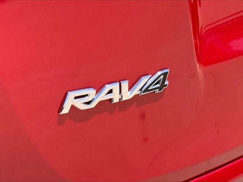 Used 2016 Toyota RAV4 LE FWD image 10