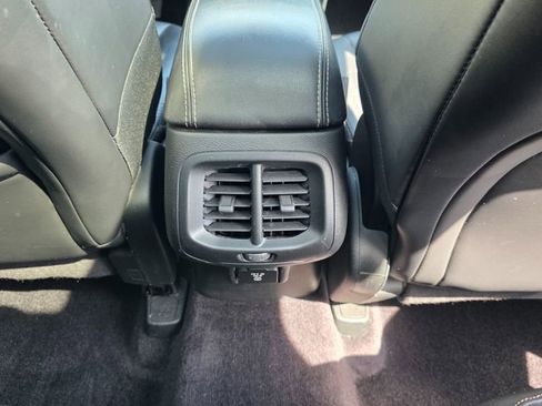 Used 2018 Jeep Cherokee Limited image 33