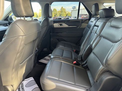Certified 2025 Ford Explorer Active w/ Active Comfort Package image 9