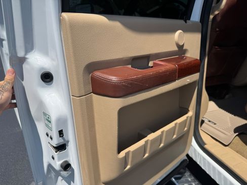 Used 2012 Ford F250 King Ranch w/ King Ranch w/Chrome Pkg image 11