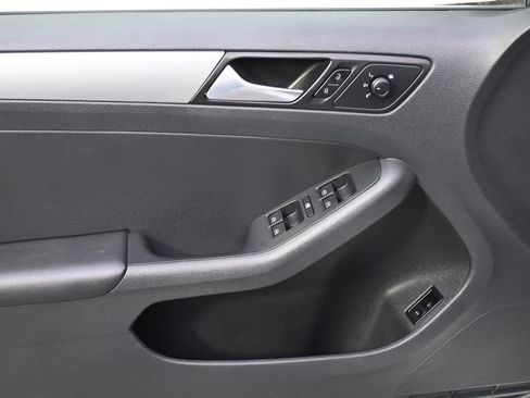 Used 2017 Volkswagen Jetta SE FWD image 21