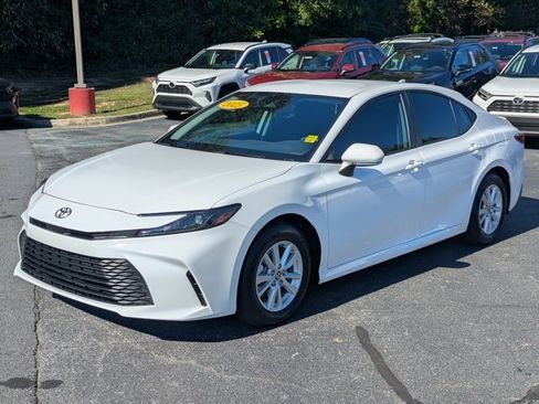 Used 2025 Toyota Camry LE image 3