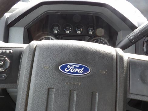 Used 2014 Ford F550 2WD Regular Cab Super Duty image 29