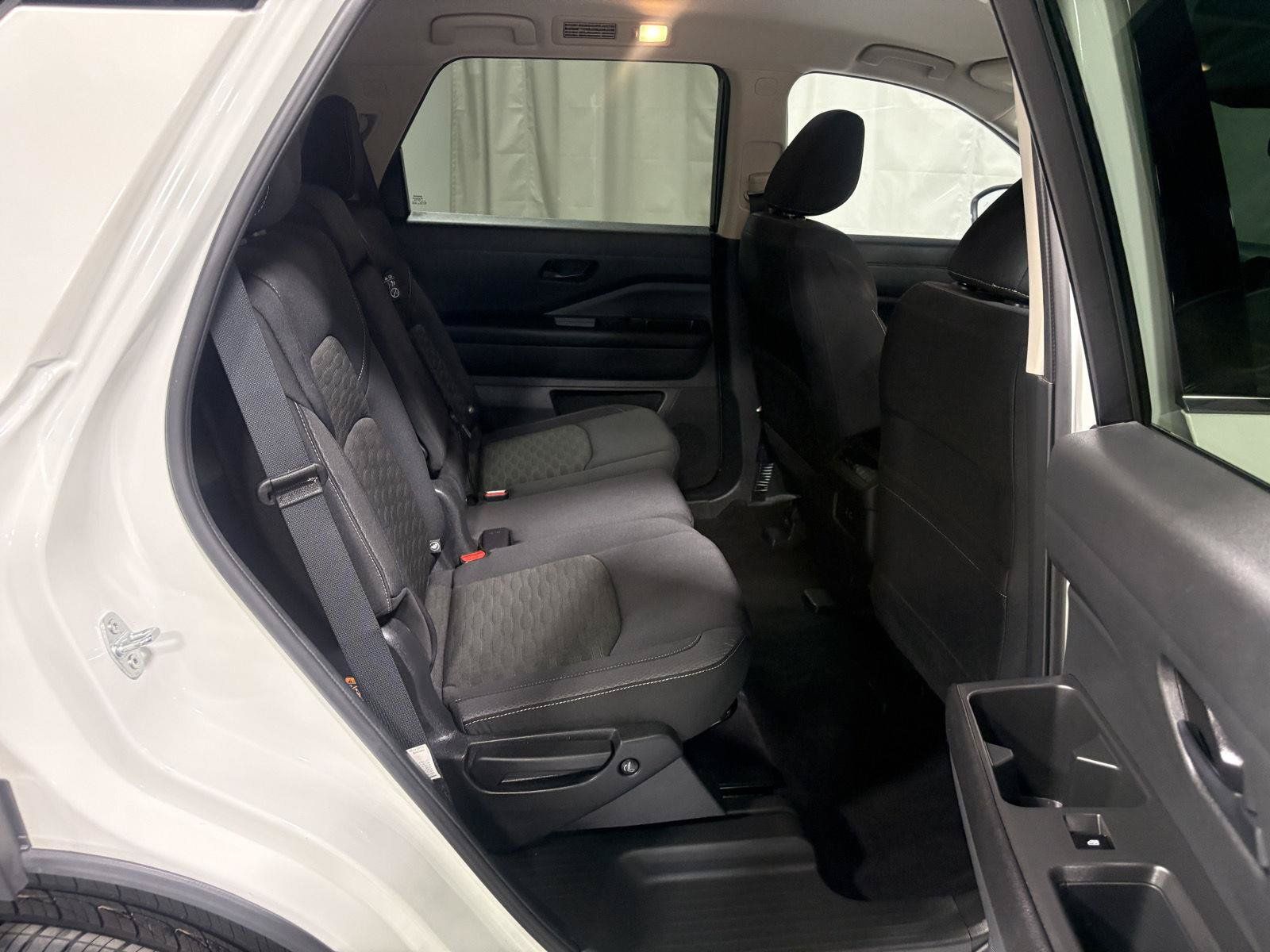 Used 2024 Nissan Pathfinder SV AWD/4WD image 10