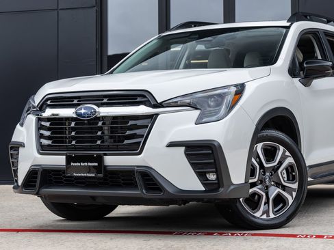 Used 2025 Subaru Ascent Limited AWD/4WD image 3