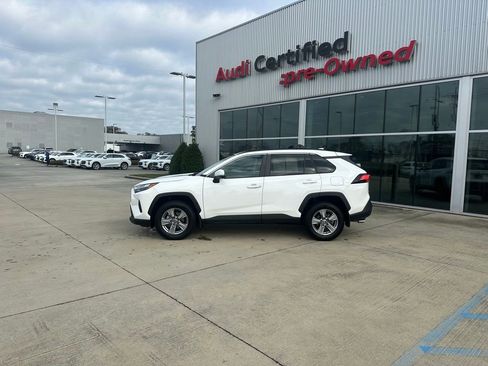 Used 2022 Toyota RAV4 XLE image 6