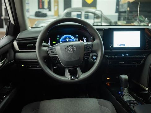 Used 2025 Toyota Camry LE image 17