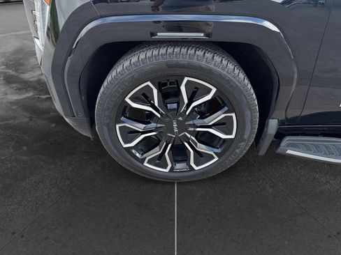 Certified 2025 GMC Sierra EV Denali AWD/4WD image 9