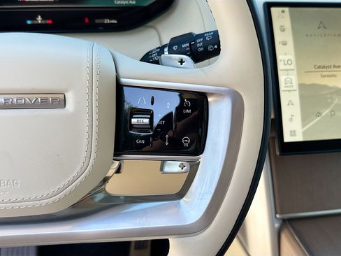 New 2025 Land Rover Range Rover SE image 40