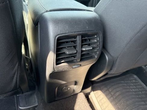 Used 2020 Ford Escape SE image 15