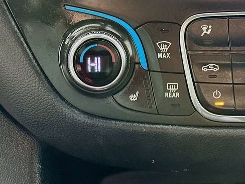 Used 2023 Chevrolet Equinox LT image 19