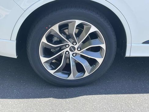 Used 2022 Lincoln Aviator Grand Touring w/ Equipment Group 301A AWD/4WD image 5