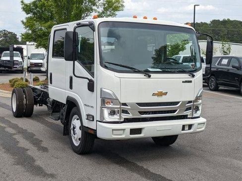 New 2025 Chevrolet Low Cab Forward image 4
