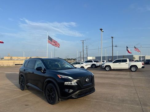 Certified 2023 Nissan Rogue SV w/ SV Premium B Package FWD image 1