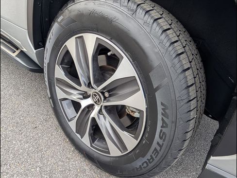 Used 2022 Toyota Highlander XLE image 21