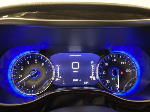 Used 2024 Chrysler Pacifica Limited image 11
