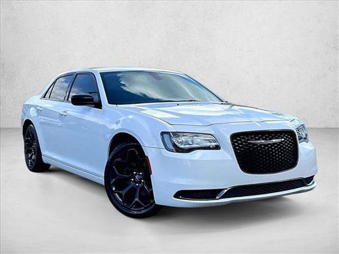 Used 2019 Chrysler 300 Touring w/ Sport Appearance Package RWD image 12