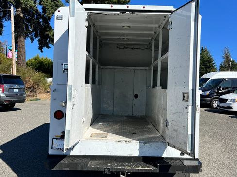 Used 2016 Ford E-350 and Econoline 350 Super Duty image 16