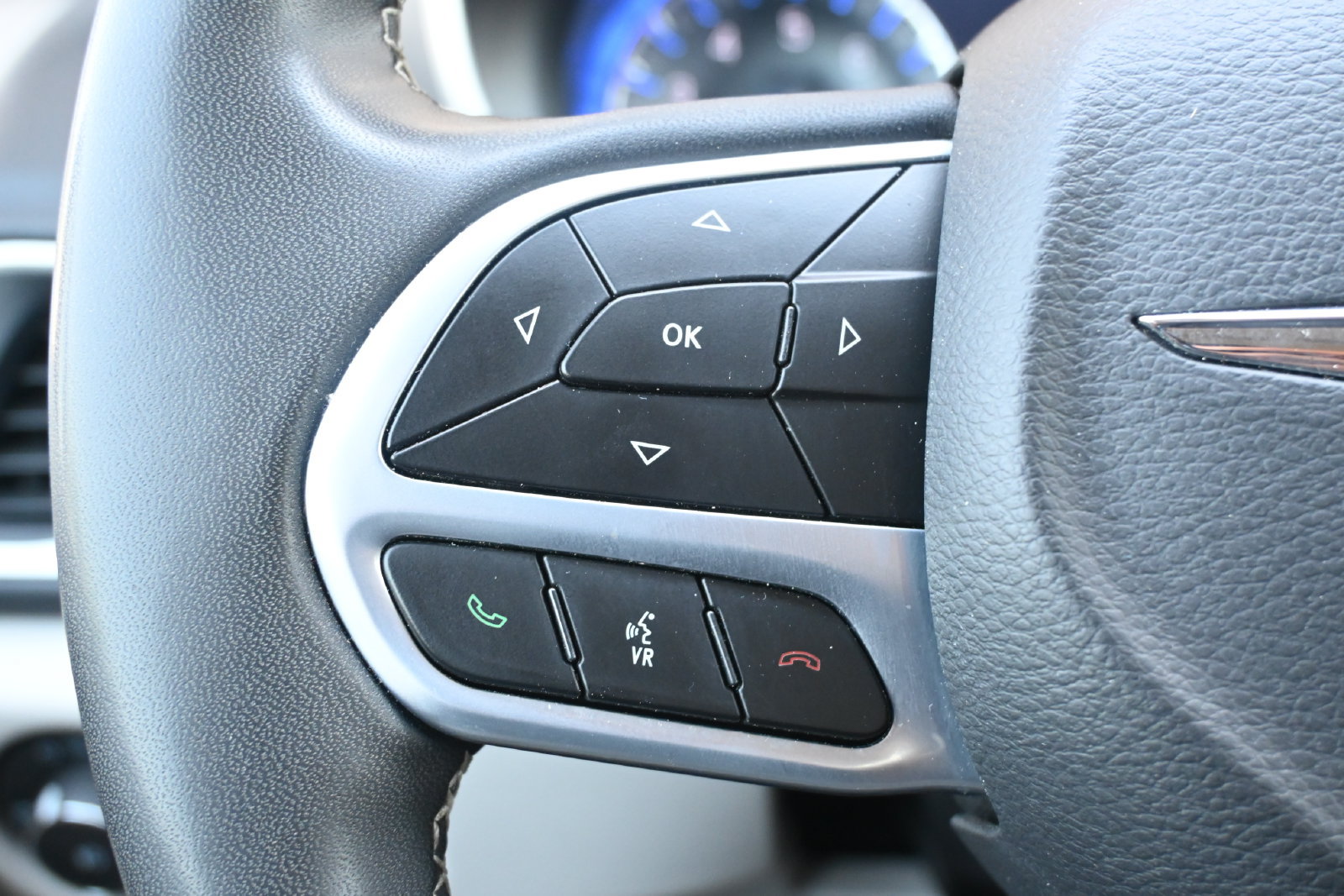 Used 2023 Chrysler Pacifica Touring-L FWD image 10