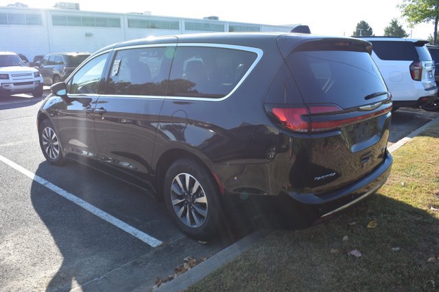 Used 2023 Chrysler Pacifica Touring-L FWD image 6