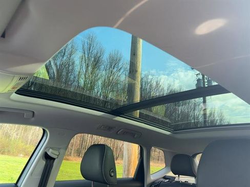 New 2025 Volkswagen Taos SEL image 13