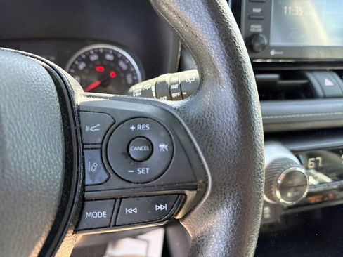 Used 2021 Toyota RAV4 XLE AWD/4WD image 20