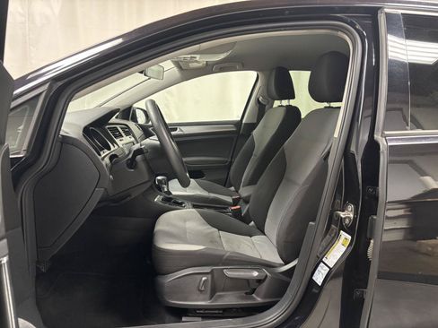 Used 2016 Volkswagen e-Golf SE w/ DC Fast Charging Package FWD image 16