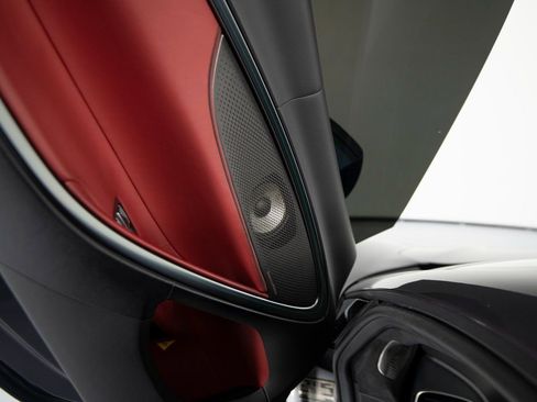 Used 2023 McLaren Artura image 11