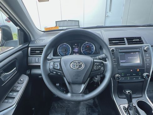 Used 2017 Toyota Camry LE FWD image 16