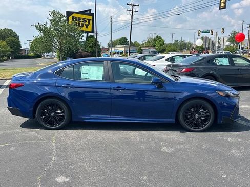 New 2026 Toyota Camry SE FWD image 2