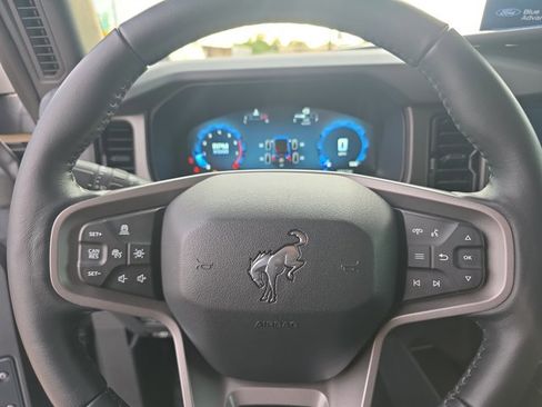 Used 2025 Ford Bronco Badlands image 12