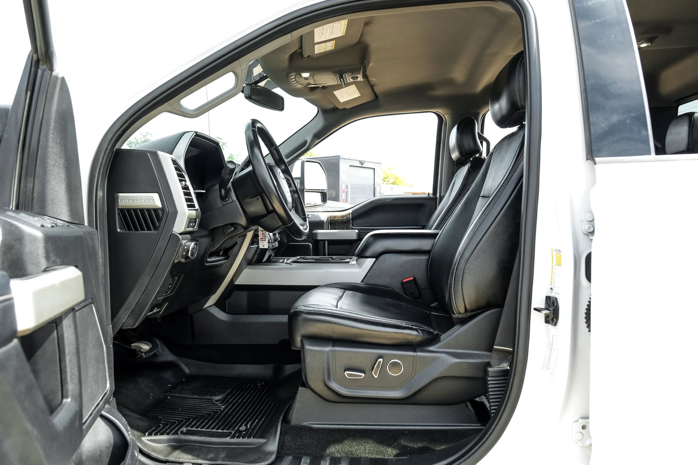 Used 2017 Ford F350 Lariat w/ Lariat Value Package AWD/4WD image 17