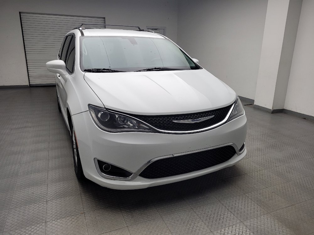 Used 2018 Chrysler Pacifica Touring-L FWD image 14