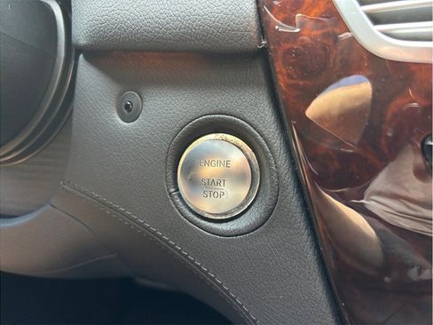 Used 2012 Mercedes-Benz CL 550 4MATIC image 30