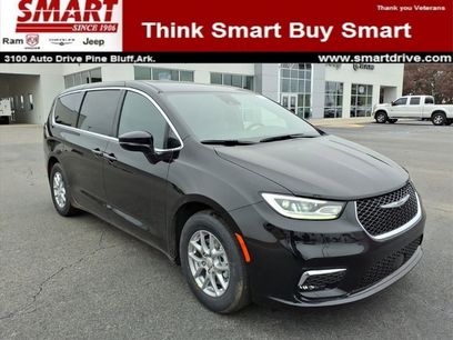 New 2026 Chrysler Pacifica Select