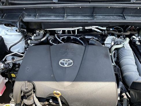 Used 2022 Toyota Highlander XLE AWD/4WD image 31