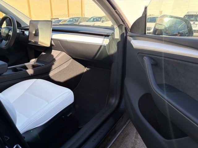 Used 2024 Tesla Model Y Long Range AWD/4WD image 14