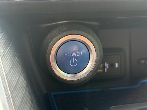 Used 2022 Toyota Venza LE AWD/4WD image 28