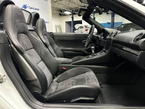 Used 2018 Porsche 718 Boxster GTS RWD image 17