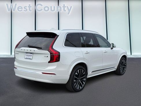 Certified 2025 Volvo XC90 B6 Plus image 4
