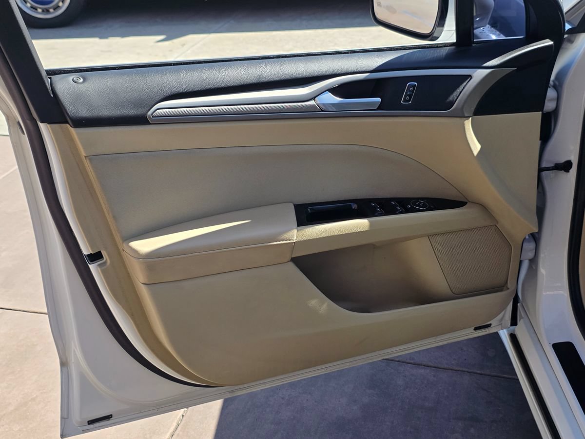 Used 2015 Ford Fusion SE FWD image 28