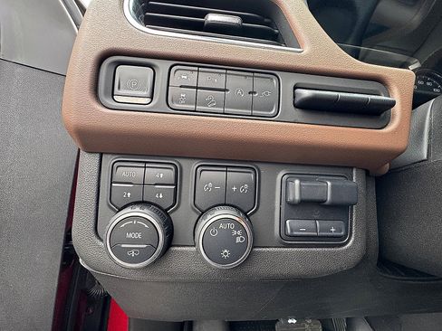 Certified 2021 Chevrolet Tahoe High Country AWD/4WD image 14